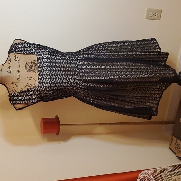 NWOT XXI black lace over cream shell, cut out dress size Large - Picture 1 of 10